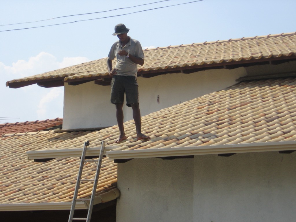 Is It OK To Walk On House Roof?