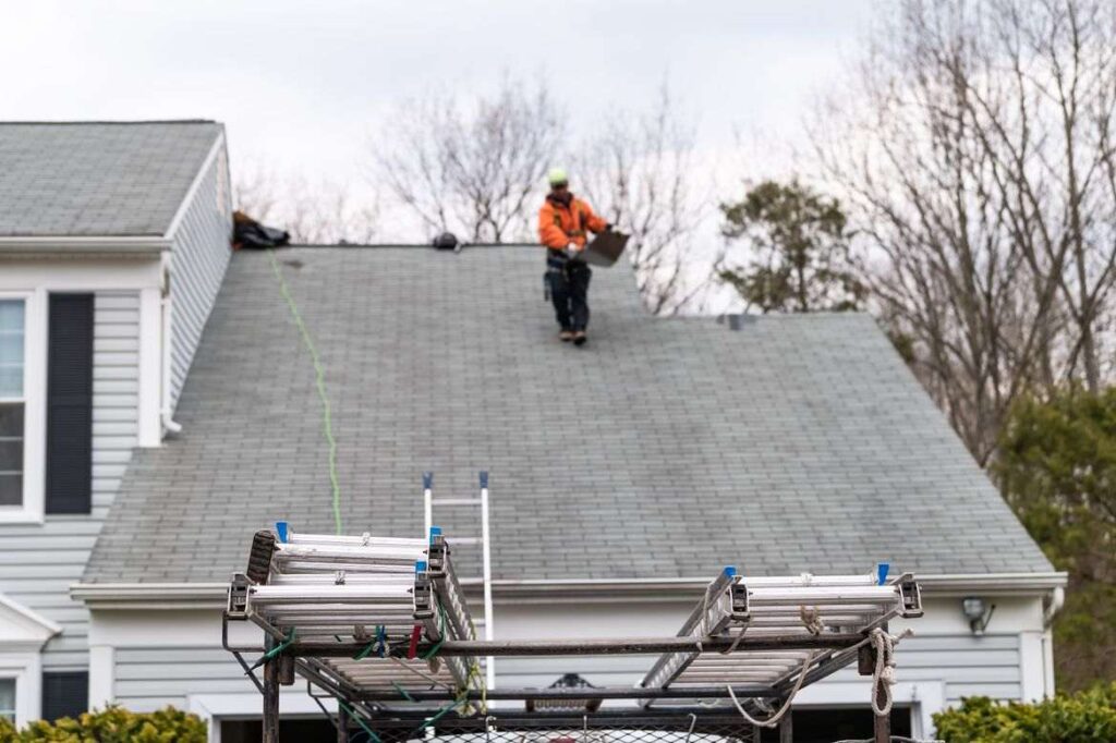 Is It OK To Walk On House Roof?