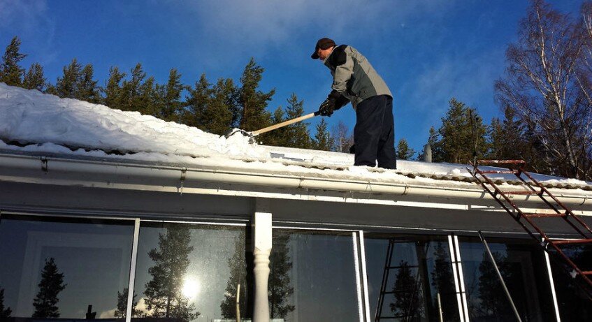 The Pros and Cons of Reroofing in Winter
